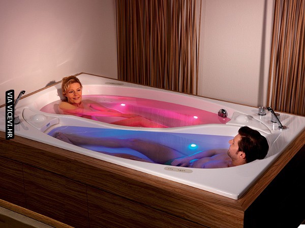 Predstavljam vam friend zone jacuzzi